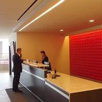 フロントは殺風景！？　でも対応は非常にスムース♪