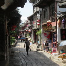 古城内に何軒の土産物屋があるのだるうか？