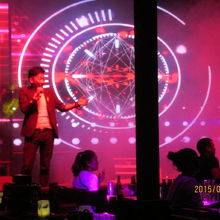 お客は若い男女ばかり、