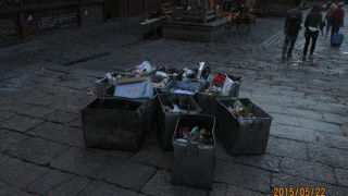 麗江古城の四方街の早朝は一時の静けさが戻って来ます。