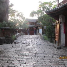 早朝・五一街、麗江古城で一番大きい大石橋。