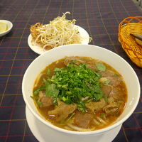 ベトナムにいるかのような本場味のフォーが食べれます。