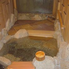 部屋の内湯と岩盤浴