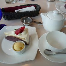 紅茶はポットサービス