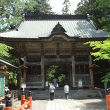 ようやく榛名神社の随神門に到着。