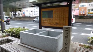 国立文楽劇場の前にあります