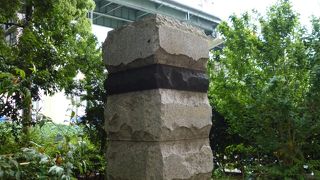 スーパーのすぐ前です