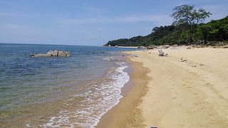 美しいビーチがあります