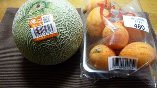 ここでホテルや高速バスで食べるものを調達