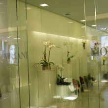 珍しいアルマーニのフラワーショップです