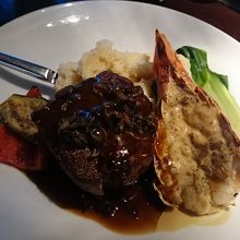 スペシャルのロブスターとフィレステーキ