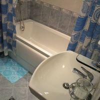 バスタブ外でシャワーも浴びれます。