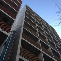 外観きれいで駐車場もあります。