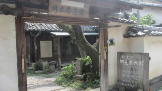 200年の歴史を感じさせる土蔵を見学できます