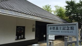 泉岳寺内にあります