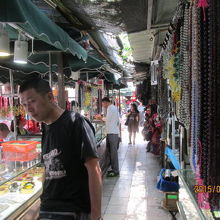 露店が続きます。