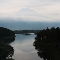 湖に映る富士山