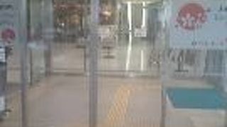 ユーカリが丘の駅前にあります