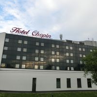 エントランスはこの裏側です