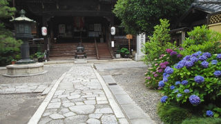 趣ある寺町にあります