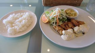 ワイナリーの中のカフェ。おしゃれです。