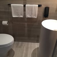 入り口の真横のトイレ。こっちはウォシュレットなしです。