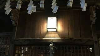 川沿いの神社