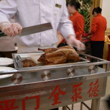 目の前でさばいてくれます