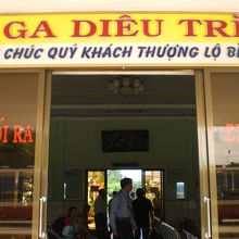 列車を降りて、ディウトリ駅に入る入口です。