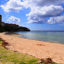 シュノーケルには最高の場所です。こちらはヒルトン側