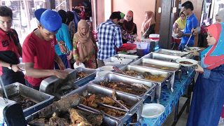 いつも混んでる人気レストラン