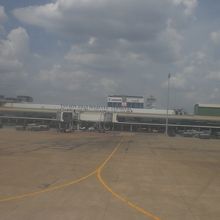 タンソンニャット空港の国内線ターミナルの様子です。