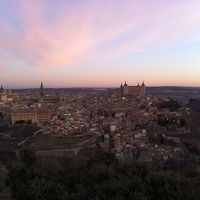 テラスから朝焼けのトレド