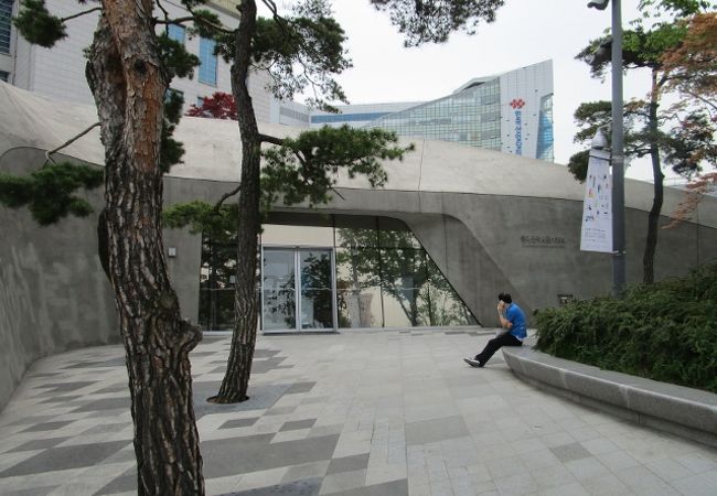 東大門歴史館  東大門歴史公園で発掘された遺構を中心に李朝の歴史を紐解く