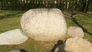 宍道湖の南岸に位置する湖と彫刻の風景を１度に楽しめる公園