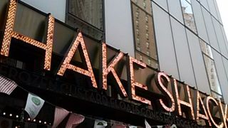 外まで行列してます