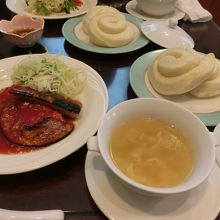 リピート必至。本日のランチ1300円（デザート付）