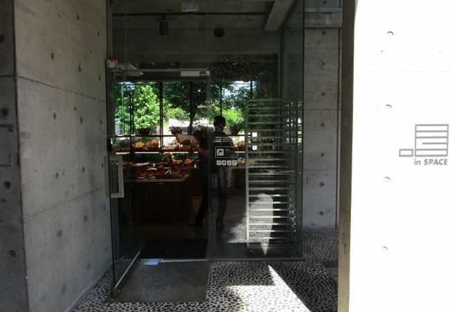 ブランジュリー イン スペース 　 アラリオミュージアム1階にあります