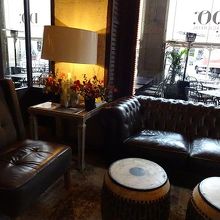 ロビーで　ゆっくり　ひと休憩