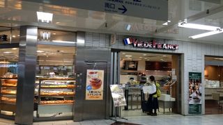 空港内のベーカリー