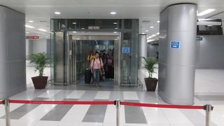 大きいエレベーターがあります