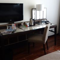 ポット、珈琲、紅茶、緑茶のセットが備えられている