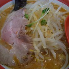 もやしあんまり好きじゃないけど、こってりラーメンには合うね