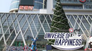 セントラルワールド広場の前のディスプレー