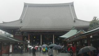 浅草寺を歩く