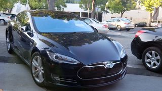 テスラ (パロアルト店)