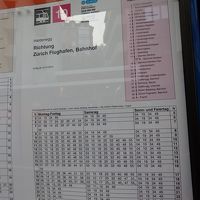 ホテルの目の前にあるトラムの時刻表です。