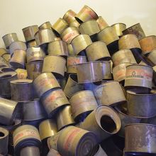 毒薬の缶詰を作らせていたんですね