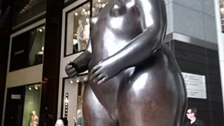 ホールフーズもあり使えるモールです