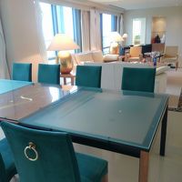 リビンクダイニング。裏にキッチン付き